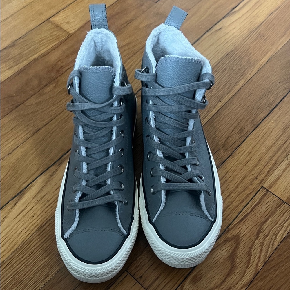Chuck Taylor Leather Converse High Top / Grey
